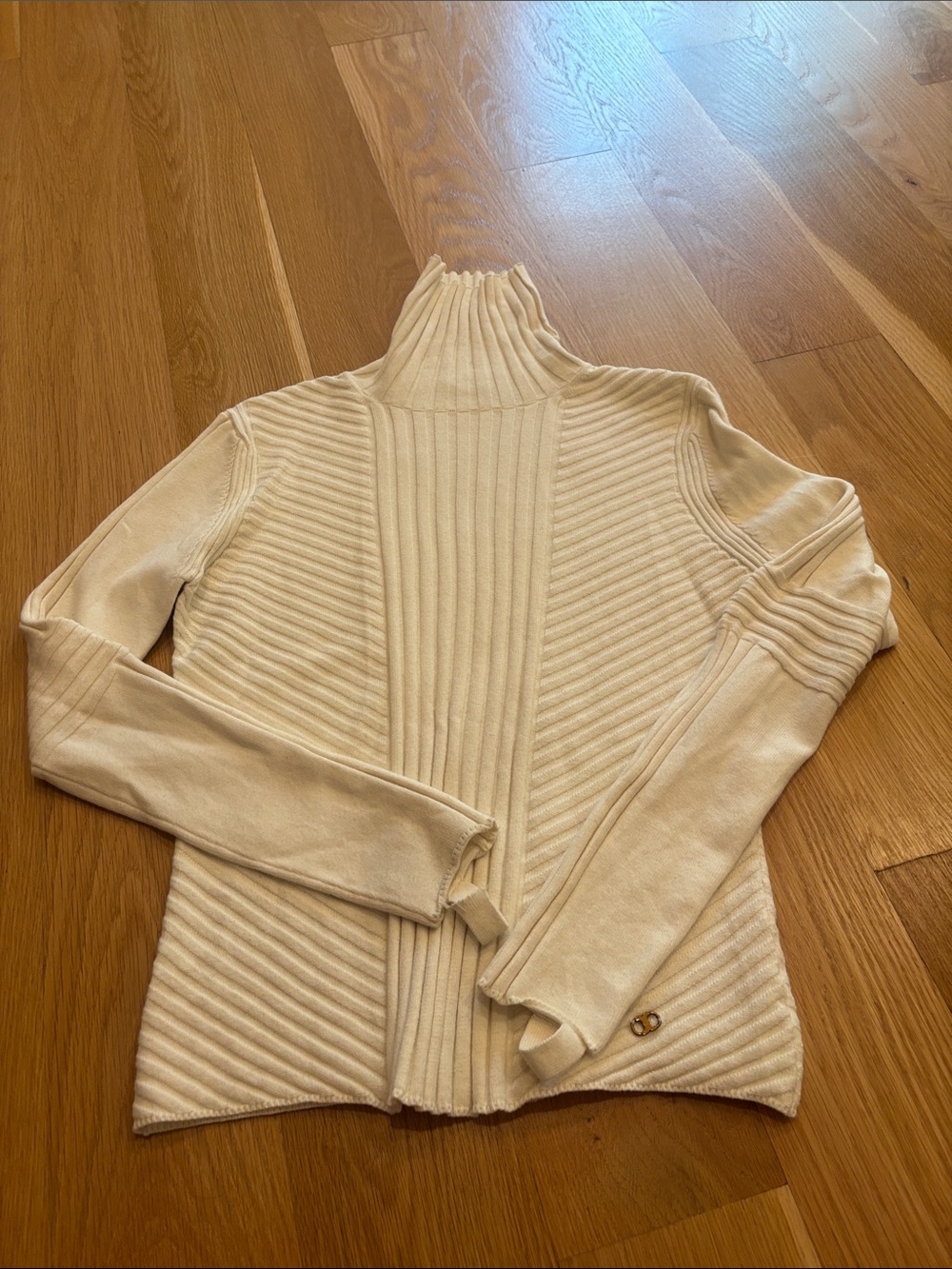 Tory Burch Cream Ribbed Turtleneck Sweater - Medium